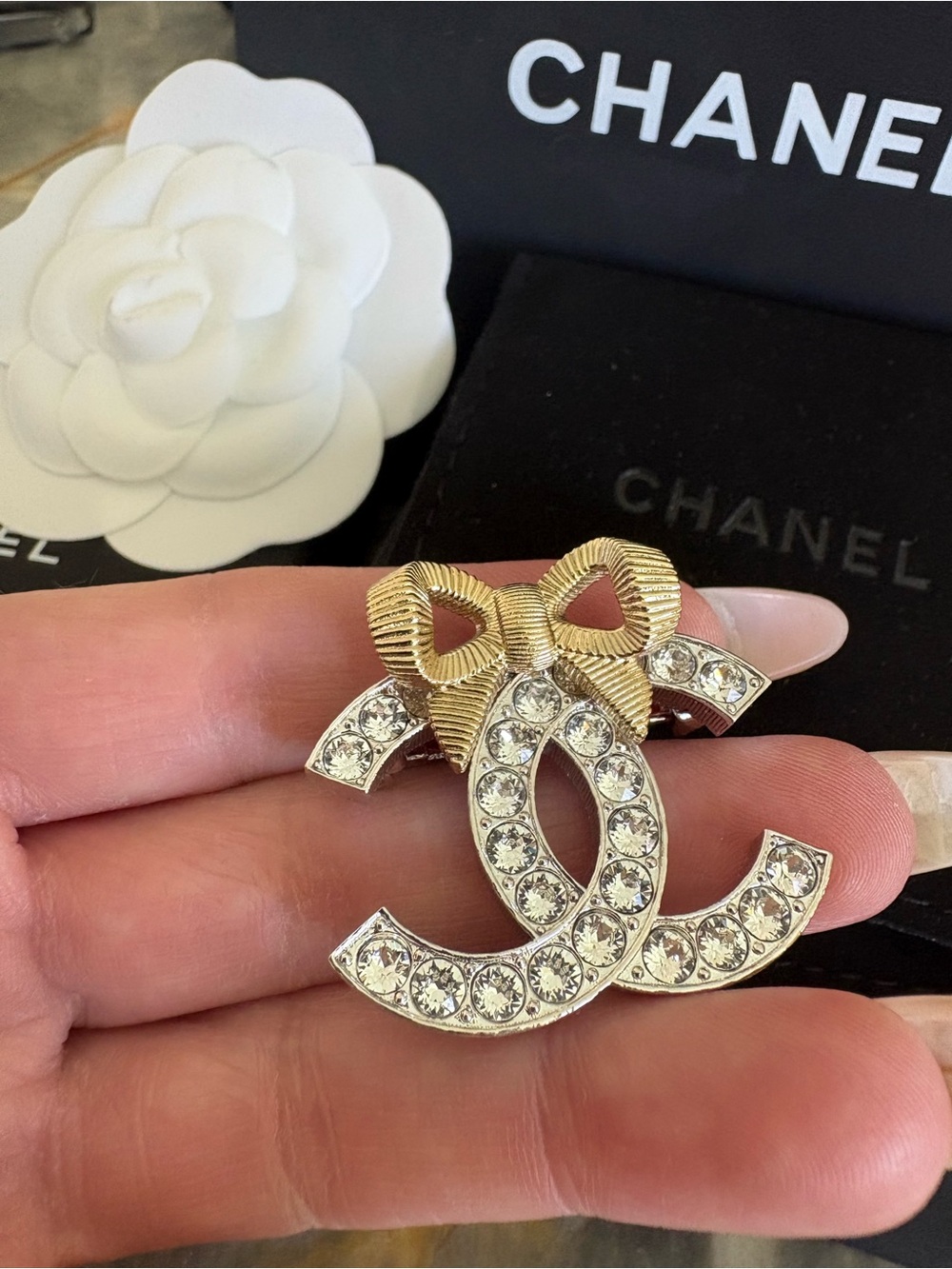 100% Authentic RARE CHANEL Gold Tone Crystal CC Logo Brooch Gold Bow Box Dust B - Picture 11 of 12